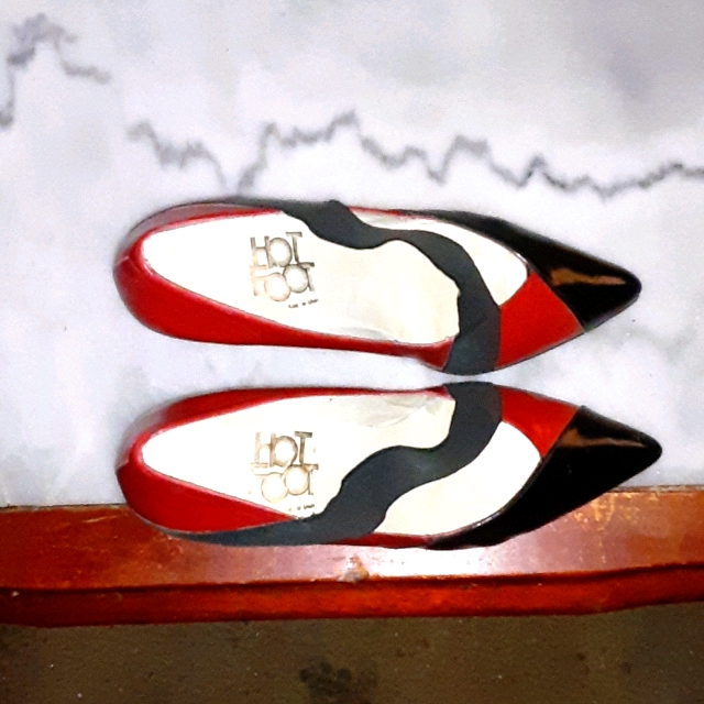 Hot Foot Pointed Toe Pumps Sz 7.5m Diagonal Straps